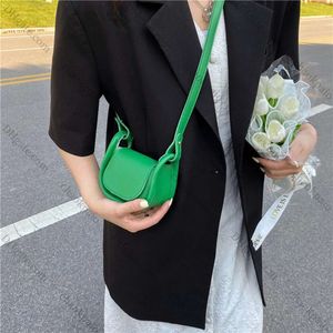 2024 Mini Designer Crossbody Bag Pu Leather Women Design Fashion Design solide Small Redistick Sacs Trend Exquis Messenger Totes Handsbag 10A