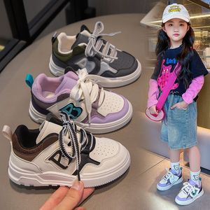 Zapatillas de deporte para chico, zapatos informales de lujo para niño y niña, zapatos deportivos planos de cuero suave, zapatos escolares cómodos con cordones, novedad de 2024