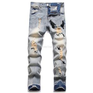 2024 Jeans masculins masculins bleu clair en détresse Patch streetwear slim en cuir brodé motif de lettre de cuir endommagée