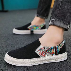 2024 Nouveau printemps respirant paresseux coup de pied sur chaussures à la mode tendance polyvalent garçons chaussures décontractées m0nr #