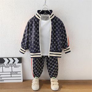 2024 Nouveau tempérament et tendance Costume pour enfants Vêtements pour garçons Col montant Deux pièces Mode Vestes décontractées Manteau pour filles Taille 90-150