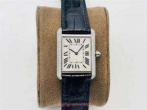 2024 Nouvelle V8 Wocgin de gueule de vache V8 STRAP CARDE CASE Square Taille de 31 mm / 35 mm Sapphire Miroir Crystal Imperping Watch