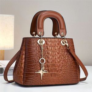 2024 Sac à bandoulière noir en cuir breveté Bags Croosbody Sacs de luxe Brands de luxe sacs à main Sac de messager féminin Brown Leisure Tote Sac