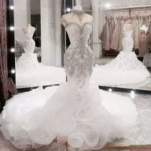 2024 Tallas grandes Árabe Aso Ebi Lujosos cristales con cuentas Vestidos de novia Cuello alto Sirena Vestidos de novia Vestidos de boda con cuello transparente