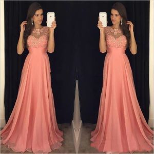 2024 Tallas grandes Coral Pink Una línea Vestidos de dama de honor Gasa Joya Cuello Apliques de encaje Con cuentas Longitud del piso Dama de honor Vestidos de fiesta nupcial