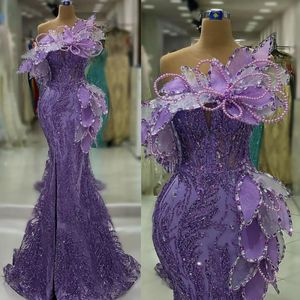 2024 Robes de bal de grande taille longues pour femmes noires Illusion Violet Une épaule Sheer Neck Robe d'anniversaire en dentelle perlée Deuxième robe de réception pour une occasion spéciale NL641