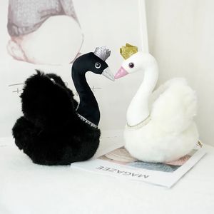 2024 corona de princesa Cisne Negro juguete de peluche collar Peal cisnes blancos pareja reina peluche decoración de boda muñecas para regalo 28cm