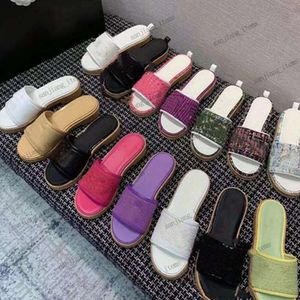 2024 Pantoufles à fond épais Tweed Slides Designer Sandales Été Femmes Chaussures Fille Lady Tressé Knit Flatforms Mules Plates Chaîne En Or Lettre Tongs Sneaker