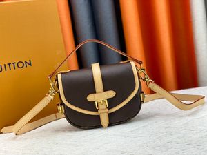 2024 Sac à bandoulière élégant bicolore – Style design chic avec matériel luxueux doré, sac à bandoulière de qualité miroir, ceinture en toile élégante, 46740