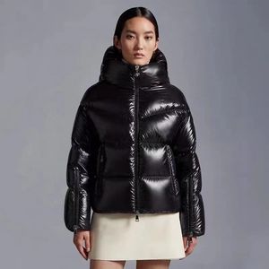 2024 Mujeres Chica Abajo Abrigos Corto Puffy Clásico Downs Chaquetas Chaqueta Femenina Diseñador Tops Cuello Con Capucha Casual Moda Cortavientos Cálido Color Negro