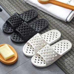 2024 Baño de plástico antideslizante ahuecado zapatillas para hombres y mujeres Hotel Hotel Home parejas chanclas caseras simples para