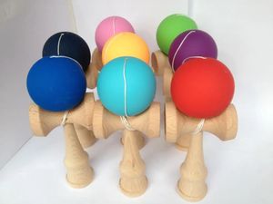 20 piezas cuerdas de bolas de pintura de goma juguete japonés profesional al por mayor capullo de luz y color KENDAMA 12 colores 240105