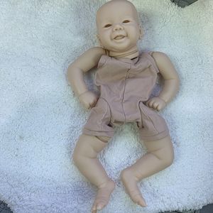 21inch Sweet Baby Emmy Reborn Doll Kit Life LifeLIKE Vinyle Soft Unenised non peint Pull Pull With Tissu Body and Eyes Reborn Suppl
