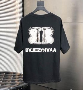 24 Diseñador oficial Hombres Camisetas Moda Verano Hip Hop Camiseta de algodón Hombre Mujer Lujo Más nuevo Manga corta Hombres Estilo de agujero Camisetas Hombre Cuello redondo Top Camisetas balencigas