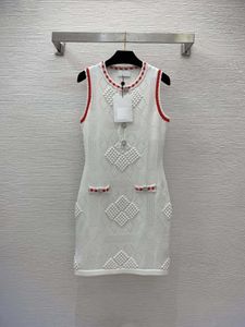 23ss vestidos de verano vestido de mujer ropa de diseñador de mujer Nueva perspectiva hueca sexy cuello redondo sin mangas elástico vestido de punto delgado Ropa de mujer de alta calidad