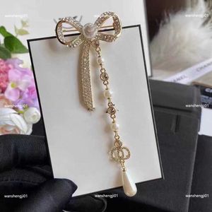 23ss femmes designer broche fille broches perle perles bijoux livraison gratuite mode diamant noeud papillon broches # y compris la boîte