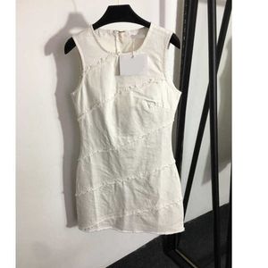 23ss ropa de diseñador para mujer vestido vestidos de una pieza Moda borde crudo cintura adelgazante chaleco de mezclilla Vestido Ropa de mujer de alta calidad a1