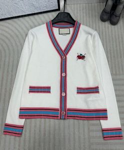 24 femmes pull tricoté Cardigan couleur bloc bord conception brodé fruits bouton Cardigan manteau pull doux polyvalent 310