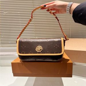 24SS Designer de luxe pour femmes Japonais Médiéval Vintag Gold Bean Bag Sac à main pour femme Sac à bandoulière Sac à bandoulière Sac Messenger Flbm