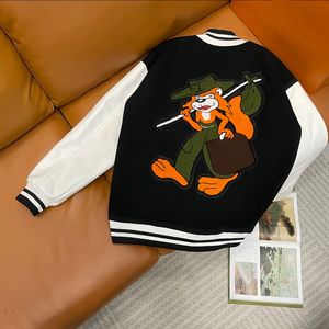 24ww Designer Varsity Chaquetas para hombres Cosido Letterman Retro Skull Sports Baseball Collar Manga de cuero Streetwear Hip Hop Bomber Mujeres Tops Abrigos Embriodery