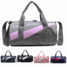 Outdoor Travel Bag Waterproof Canvas Ginásio Sports Bags Homens Mulheres Fitness Formação de viagem Bolsa Yoga Mat Esporte Saco com as sapatas Compartimento