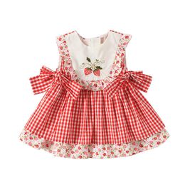 Vestidos menina criança vestidos vintage lolita vestido de algodão morango bordado xadrez princesa traje roupas para bebê q0716