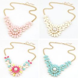 A huge collection of cheap fashion necklaces on DHgate.com