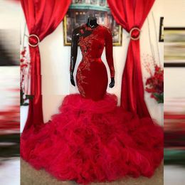 2022 Red Velvet One Long Sleeve Formal Evening Dresses Appliques Beaded Tiered Tulle Prom Party Gowns Sheer Back For Arabic Dubai Women