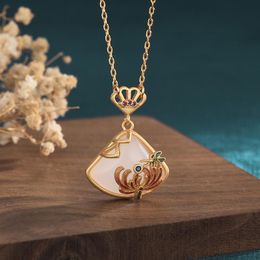 Pendant Necklaces China Fan-Shaped Flower Necklace Gold Copper Alloy Chrysanthemum Inlaid White Jade Zircon Exquisite For WomenPendant