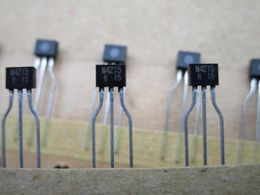 Transistor de potência de Japão ROHM N4215 TO-92s absolutamente autêntico