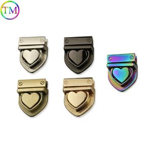 28 * 32 mm Metal Heart Press Lock Bolsa de moda Cerraduras de interruptor para bolso de bricolaje Bolso Monedero Equipaje Hardware Cierre Bolsa Piezas Accesorios 240119