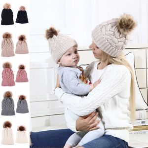 2 PC Parent-Enfant Tricot Chapeau Mignon Bébé Hiver Chaud Pompon Bonnets Mère Enfants Boule De Fourrure Bonnet En Plein Air Ski Crâne Cap M191E