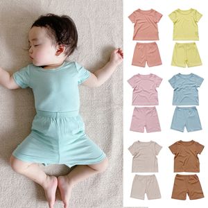 Conjunto de ropa de verano para bebé Unisex, camiseta de manga corta acanalada de Color sólido, pantalones cortos de cintura elástica, trajes para niños pequeños, 2 uds.