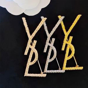 3 couleurs classique lettre broche femmes fille hommes lettres spéciales broches costume épinglette pour cadeau fête