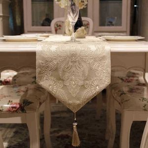 3 couleurs européennes Concises Tableau de table pour mariage luxueux luxueux de coton de coton brodé de table coureur Couvercle de la meuble de la maison Décoration de la maison Y200421