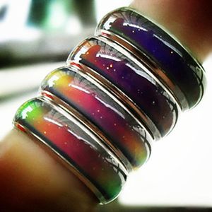 O anel de humor de tamanho misto de 100 peças muda de cor de acordo com sua temperatura, revela sua emoção interior, joias da moda baratas HJ164