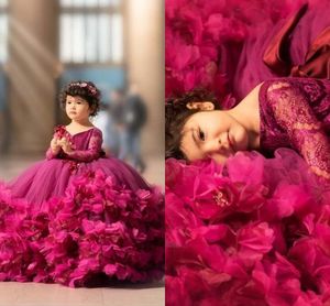 Güzel Fuşya Çiçek Kız Elbise V Boyun Uzun Kollu Dantel Aplikler Boncuklu Tül Kabarık Kat Uzunluk Doğum Günü Çocuk Kız Pageant Abiye