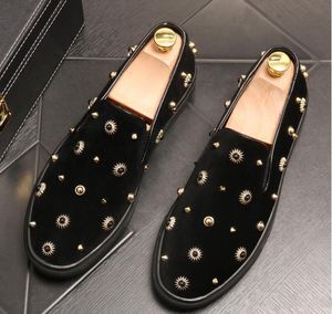 İngiliz erkek trend belirleyici altın sier perçin punk rock trendy sıradan ayakkabılar loafers erkek yürüme elbisesi moccasins zapatos hombre