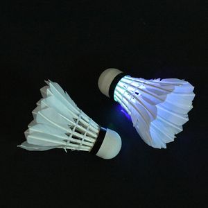 Karanlık gece led badminton raketle birdies aydınlatma ışık kırmızı mavi yeşil fener yenilik renkli