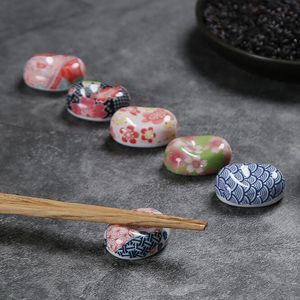 Симпатичные японские керамические изделия слитки палочки для еды стенд стойки фарфора ложка вилка держатель украшения стола Оптовая QW9617