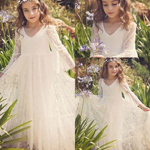 Ucuz Boho Çiçek Kız Elbiseler Düğünler İçin Güzel Dantel V Boyun Uzun Kollu Beyaz Fildişi Çöp Kızlar Pageant Elbise Çocuklar Bebek Cemaat Gowns