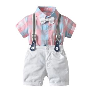 Yaz Bebek Erkek Giysileri Set Kısa Kollu Bowtie Ekose Gömlek + Askı Şortları Boy 2pcs Set Çocuk Kıyafetleri 14912