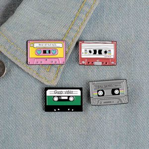Klasik Videotape Emaye Pin Broşlar Kadınlar Için Kayıt Anıları Yumuşak Rozet Vintage Kızlık Yaka Pin Giysi Çanta Takı 90s Hediyeler