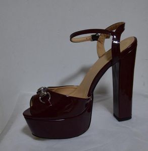Sıcak Satış-topuk Platformu sandalet marka tasarımcı kadın yaz pist topuklu Peep Toe modelleri Fottwear Ayakkabı lüks tasarımcı zincir Ayakkabı size35-45