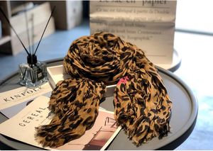Шарфы роскошь-осень-зима новые леопардовые кисточки с морщинами повседневный дикий женский шарф классический принт с узором хлопок шарф большой размер 200см * 140см