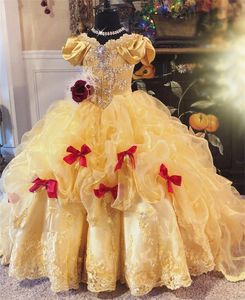 Mahkeme Stil Sarı Yarışması Elbise Küçük Kızlar Dantel Organze Bow Kristaller Boncuklu Kısa Kollu Mezuniyet Partisi Elbise Gençler ilk komünyonu