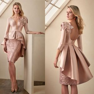 Rose Gold Sheath Mother of the Bride Dresses 3/4 Long Sleeves Lace Floral Appliqued Knee Length Wedding Guest Dress Backless Prom Gowns