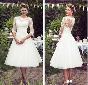 Vintage 50's Style Short Lace Wedding Dresses Half Sleeves Tulle Lace Applique Tea Length Bridal Wedding Gowns With Buttons Country Wedding