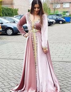 Vintage Moroccan Caftans Pink Evening Dresses v neck Long Sleeves Party Dress with Beading Velvet A-Line Robe De Soiree Formal Gown 2020