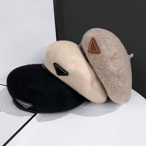 2022 Designer Beret Womens Letter Luxury Tie-Dye Cashmere Hat Beret Cap Lady Outdoor Travel Warm Winter Windproof Vacation Bonnet Caps